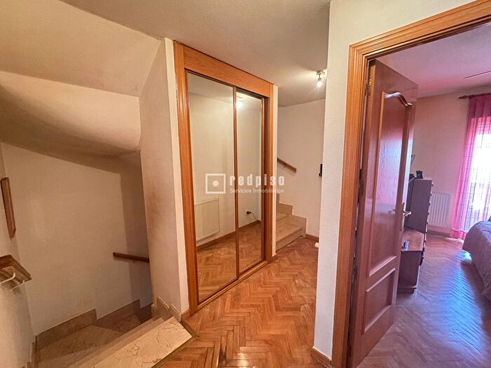 Casas en venta y pisos alquiler - 3