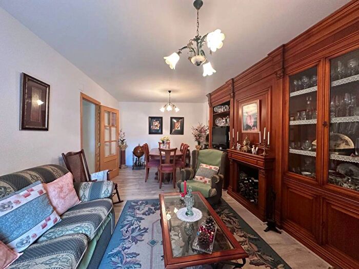 Casas en venta y pisos alquiler - 3