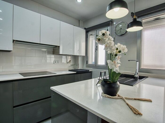 Piso en venta en Cruz de Humilladero, La Unión Cruz de Humilladero Los Tilos de 3 habitaciones