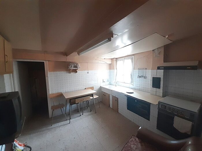 Casas en venta y pisos alquiler - 3