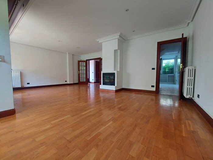 Casas en venta y pisos alquiler - 1