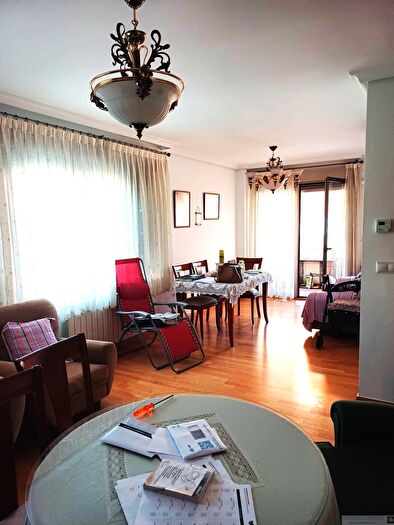 Casas en venta y pisos alquiler - 1