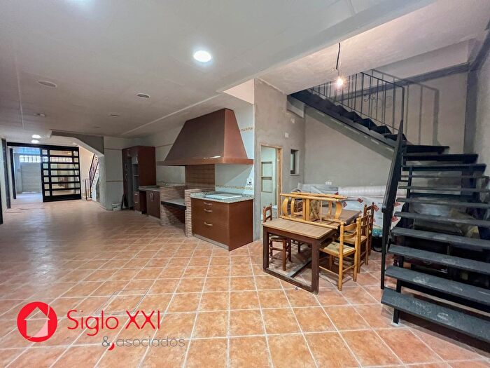 Casas en venta y pisos alquiler - 1