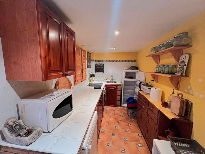 Casas en venta y pisos alquiler - 2