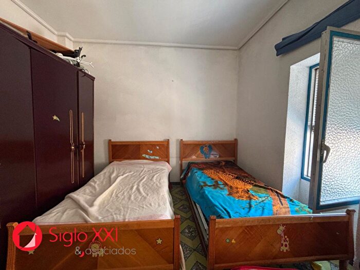 Casas en venta y pisos alquiler - 3