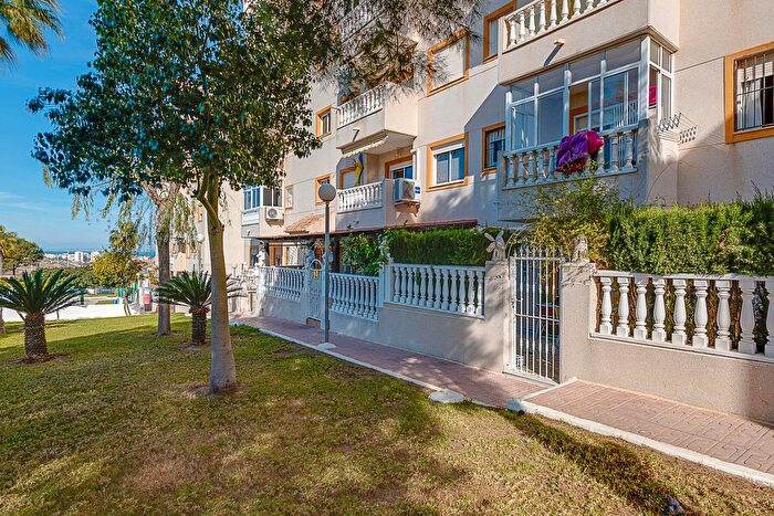 Casas en venta y pisos alquiler - 3