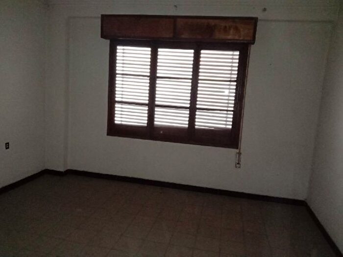 Piso en venta en Este, Parque Geólogo José Royo Gómez de 3 habitaciones