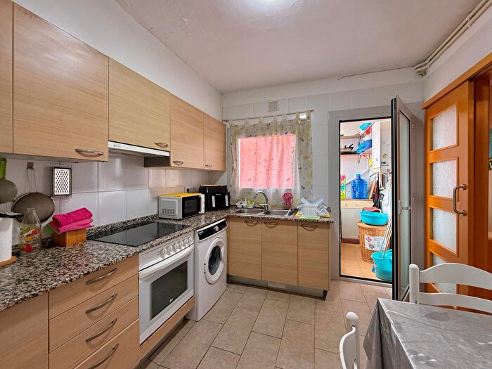 Casas en venta y pisos alquiler - 1