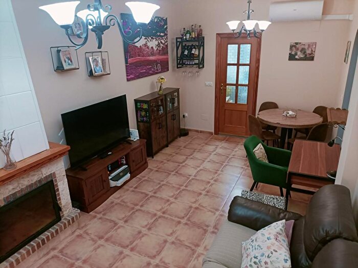 Casas en venta y pisos alquiler - 3