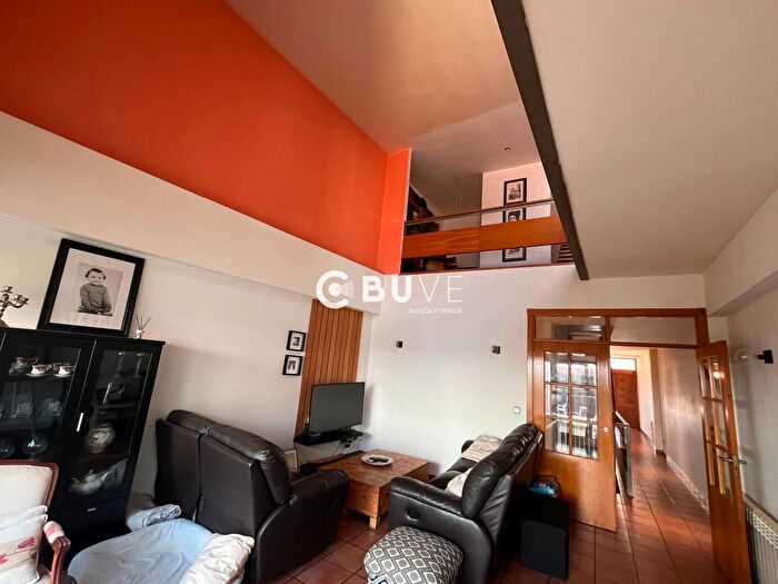 Casas en venta y pisos alquiler - 1