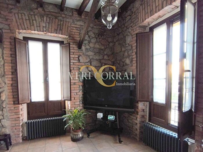Casas en venta y pisos alquiler - 3