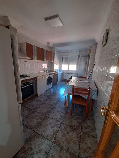 Casas en venta y pisos alquiler - 3