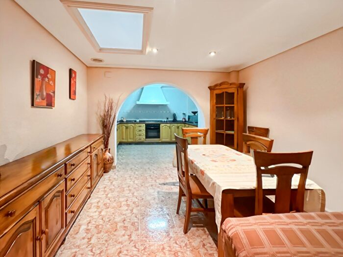 Casas en venta y pisos alquiler - 1
