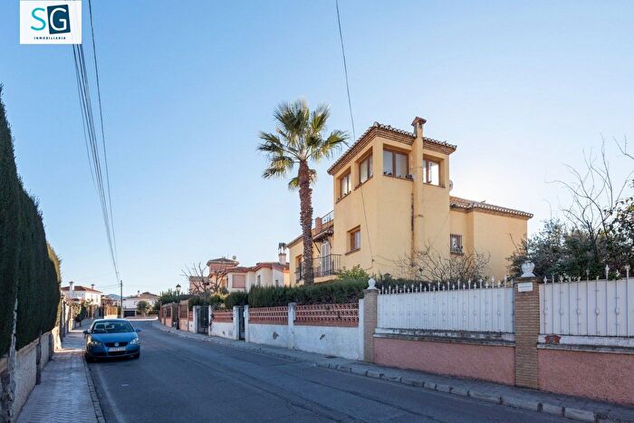 Casa en venta en Ogíjares, Granada de 5 habitaciones