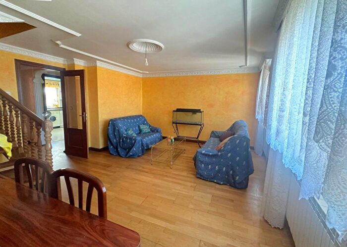 Casas en venta y pisos alquiler - 1