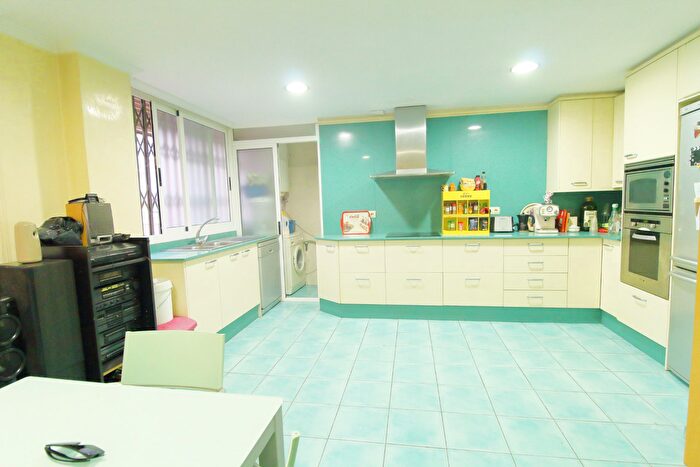 Casas en venta y pisos alquiler - 1