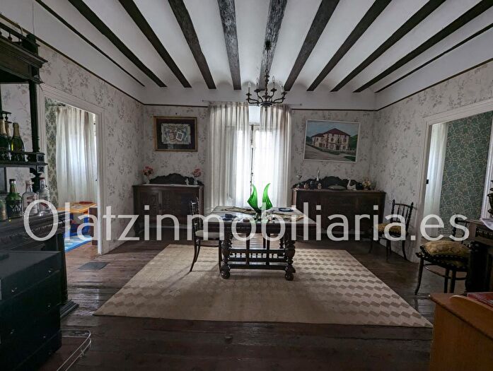 Casas en venta y pisos alquiler - 3