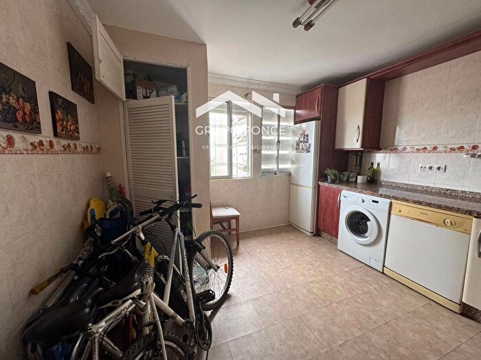 Casas en venta y pisos alquiler - 3