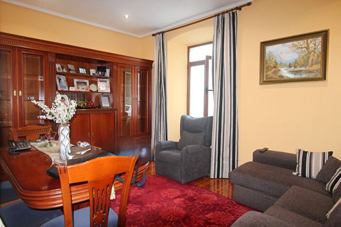 Casas en venta y pisos alquiler - 2