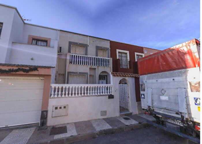 Casas en venta y pisos alquiler - 1