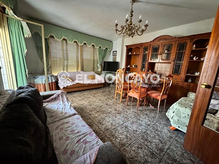 Casas en venta y pisos alquiler - 1