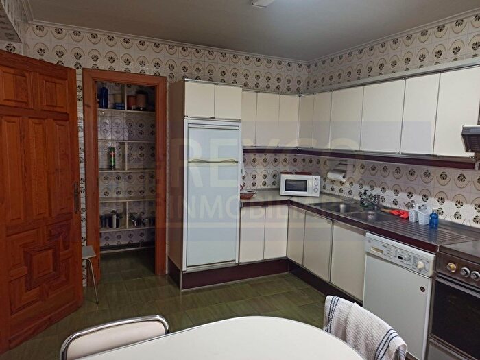 Casas en venta y pisos alquiler - 3