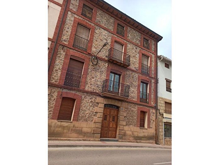 Casa en venta en Baños de Río Tobía, La Rioja de 6 habitaciones