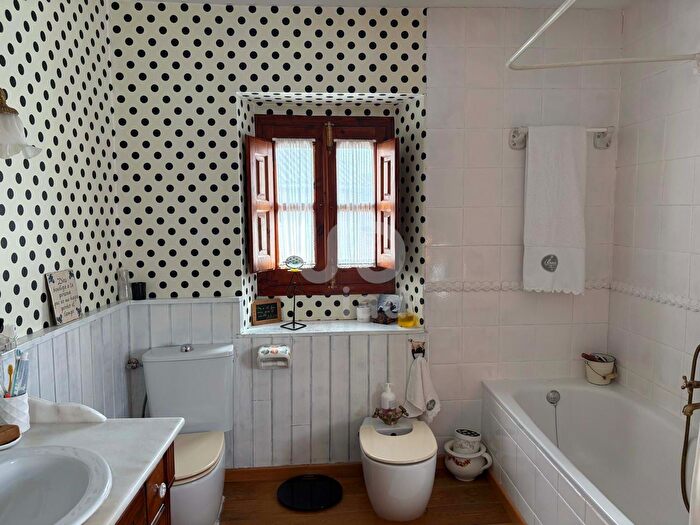 Casas en venta y pisos alquiler - 3