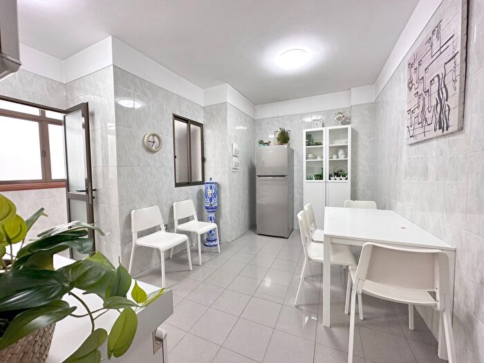 Casas en venta y pisos alquiler - 2