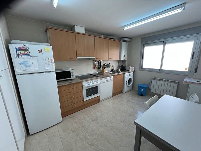 Casas en venta y pisos alquiler - 3