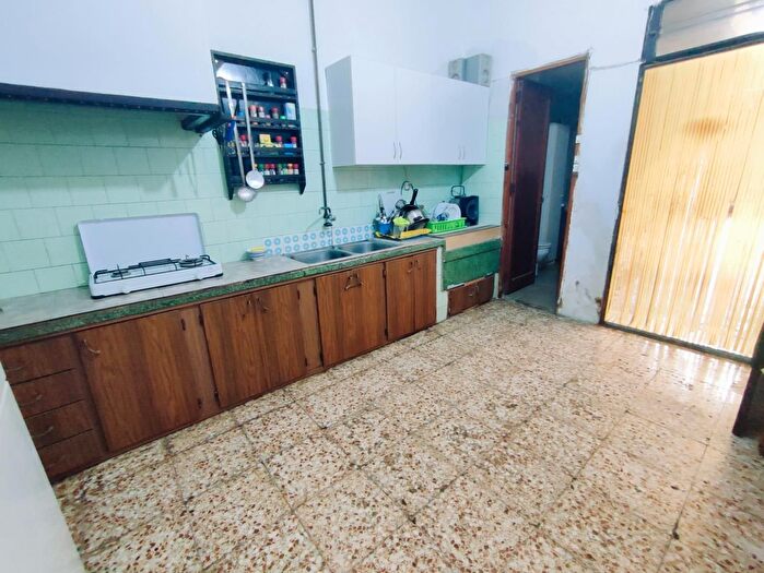 Casas en venta y pisos alquiler - 3