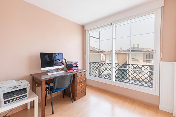 Casas en venta y pisos alquiler - 3