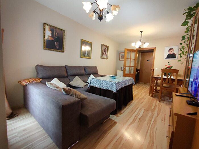 Casas en venta y pisos alquiler - 1