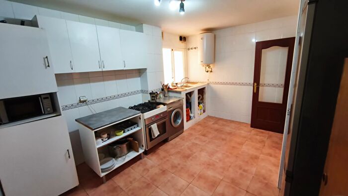 Casas en venta y pisos alquiler - 3