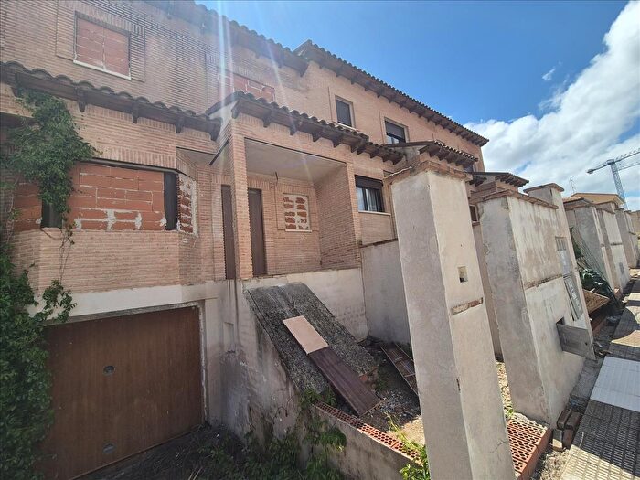 Casas en venta y pisos alquiler - 1