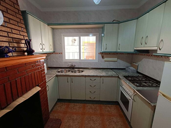 Casas en venta y pisos alquiler - 3