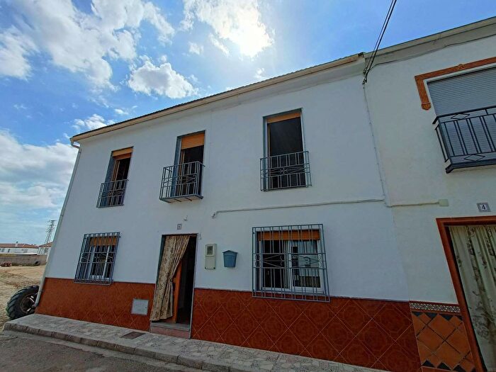 Casa en venta en Íllora, Granada de 5 habitaciones