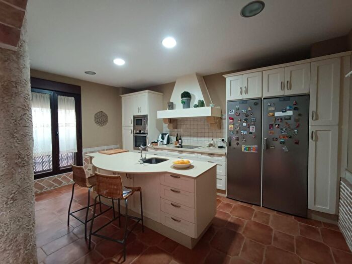 Casas en venta y pisos alquiler - 2