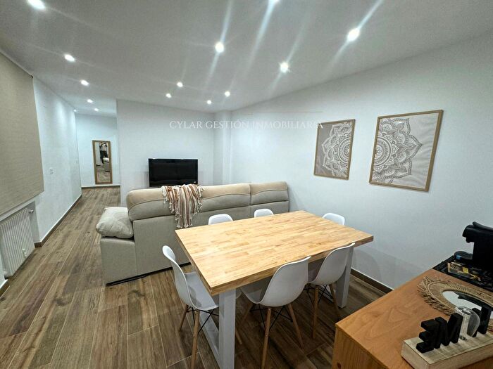 Casas en venta y pisos alquiler - 3