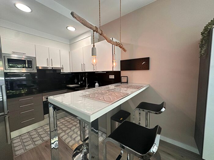 Casas en venta y pisos alquiler - 3