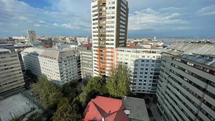 Piso en alquiler en Centro Juan Flórez Plaza Pontevedra, San Pablo Juan Flórez de 4 habitaciones
