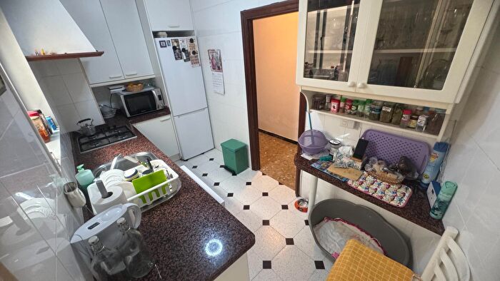 Casas en venta y pisos alquiler - 3