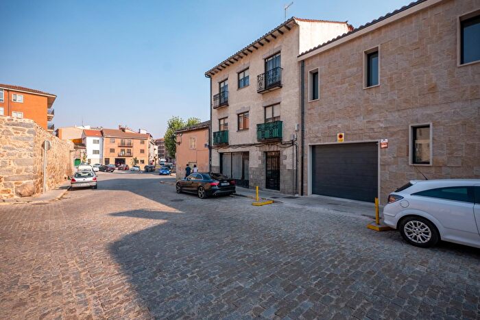Casas en venta y pisos alquiler - 1