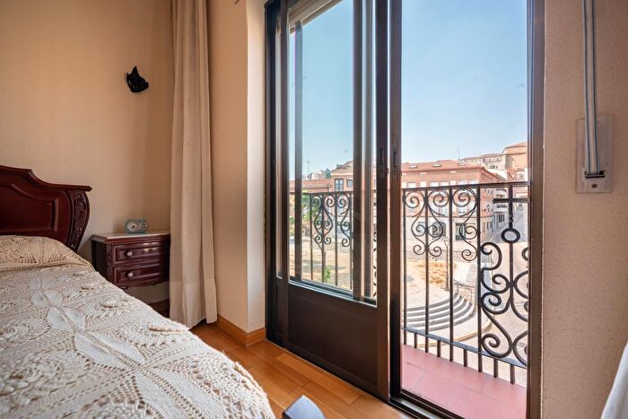 Casas en venta y pisos alquiler - 3