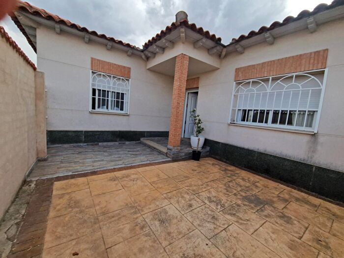 Casas en venta y pisos alquiler - 1