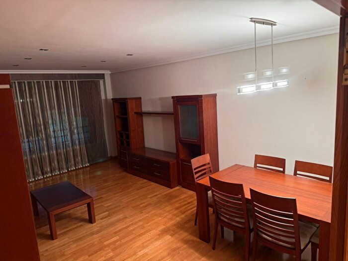 Casas en venta y pisos alquiler - 3