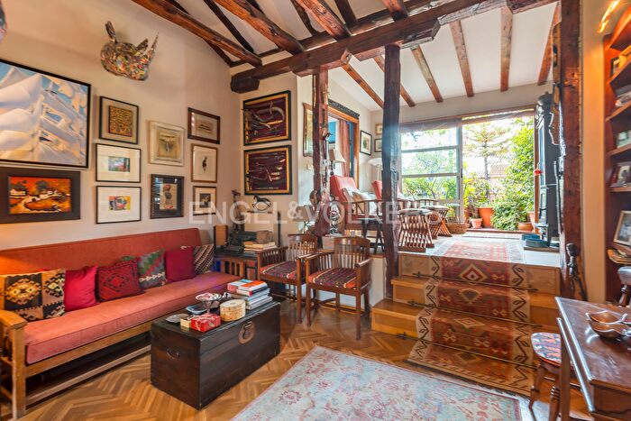 Casas en venta y pisos alquiler - 1