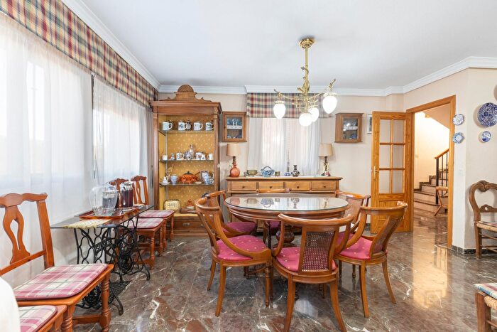 Casas en venta y pisos alquiler - 3