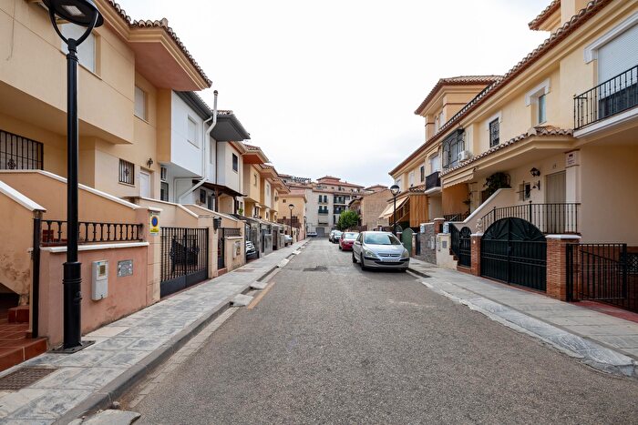 Casa en venta en Ogíjares, Granada de 3 habitaciones