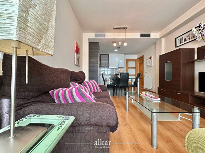 Casas en venta y pisos alquiler - 3
